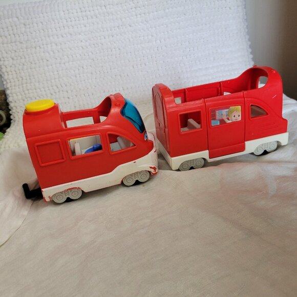 Fisher Price Little People Friendly Passenger Sounds Train 2016 Engine & Car - Picture 12 of 13